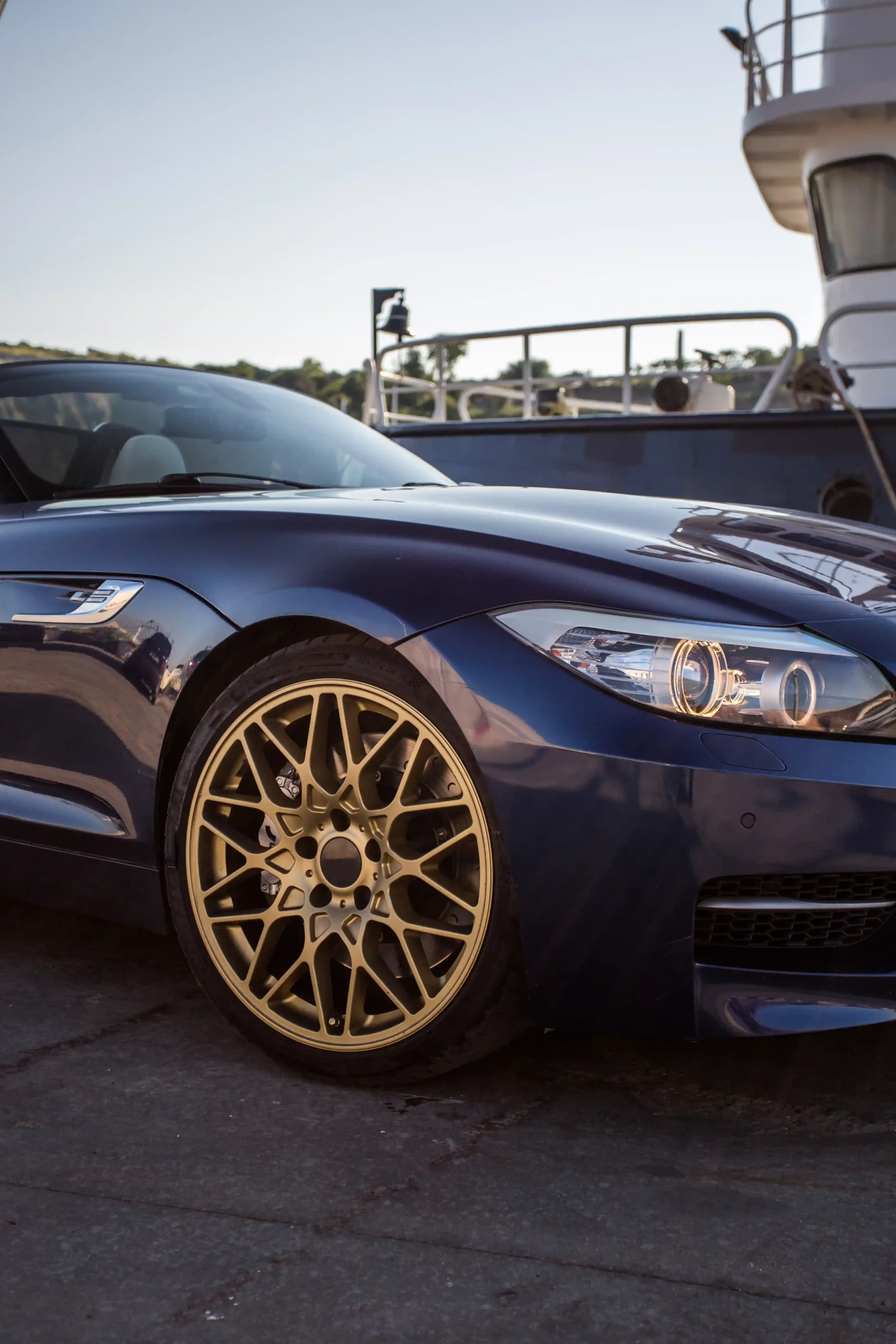 black-business-class-sedan-with-design-wheel