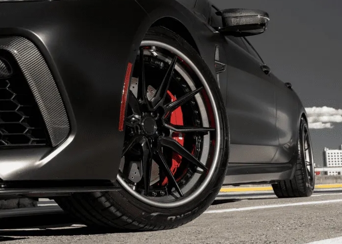 VT-065 features a sleek five-spoke design ideal for Quattroporte models