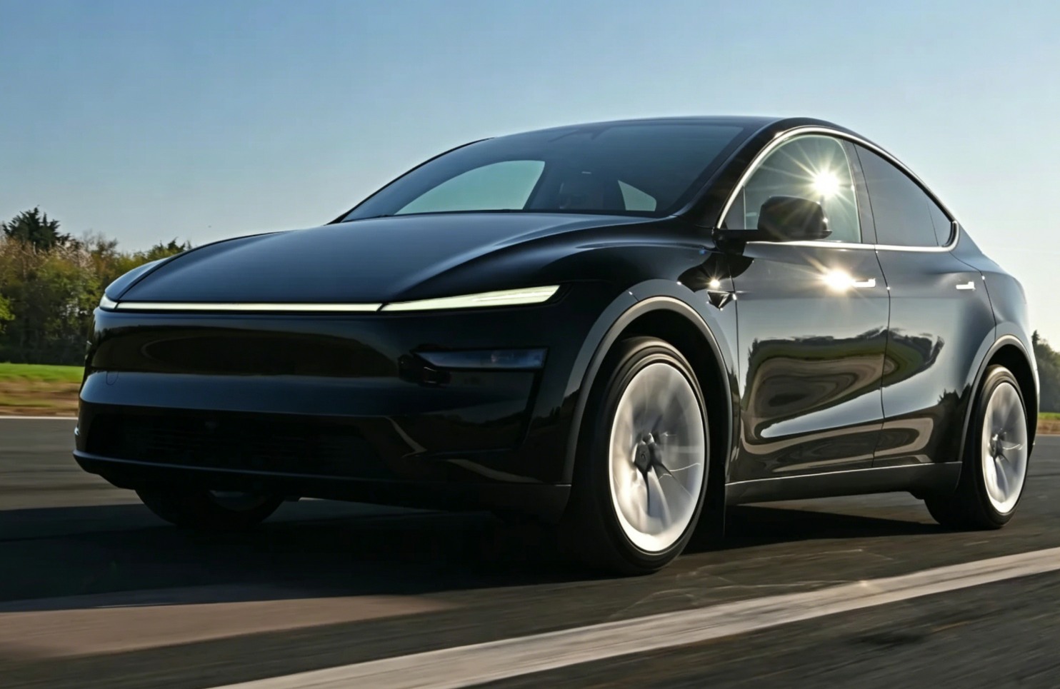 Top Wheel Trends for 2026: What’s Hot in the Automotive World插图 Lightweight forged EV wheel with aerodynamic concave design